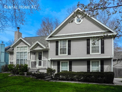 Primary Photo - Open and Light Split Level for lease in Bl...