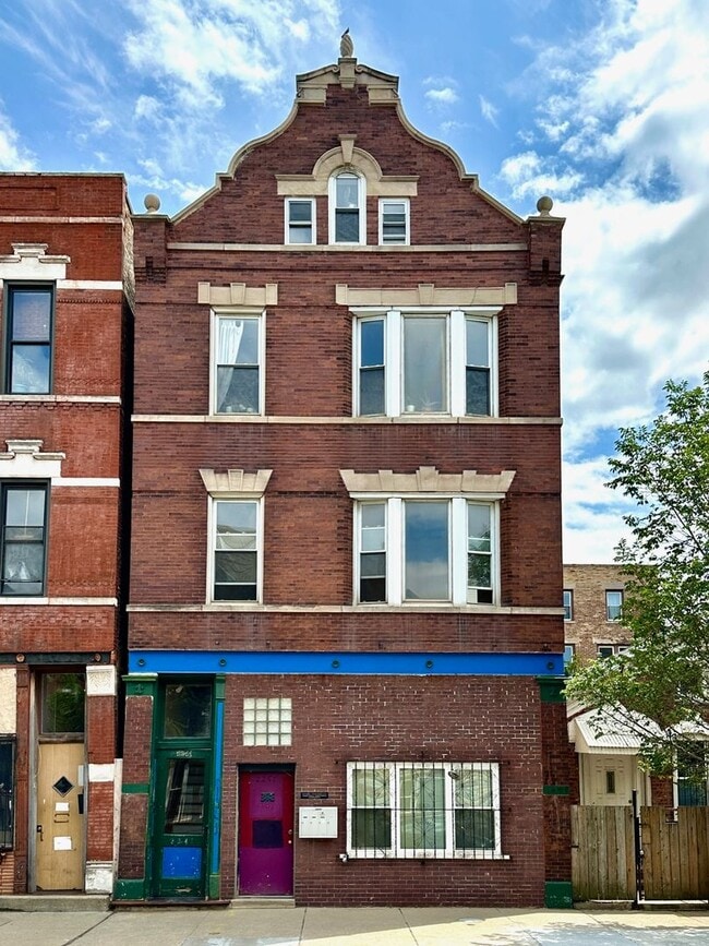 Building Photo - 2241 W 21st St