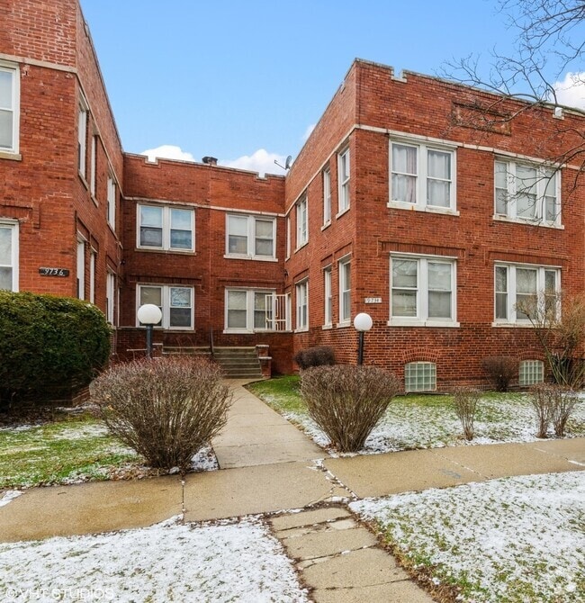 Building Photo - 9734 S Prairie Ave