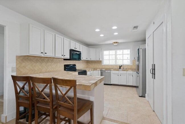Foto del edificio - 670 Woodland Acres Dr