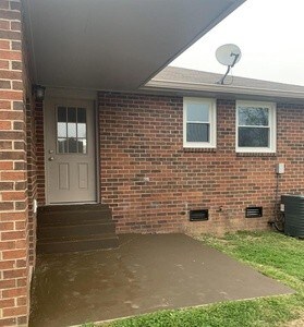 Building Photo - 142 Iris Dr