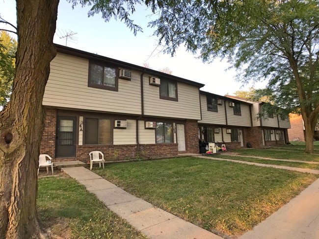 Building Photo - Courtyard Apartments