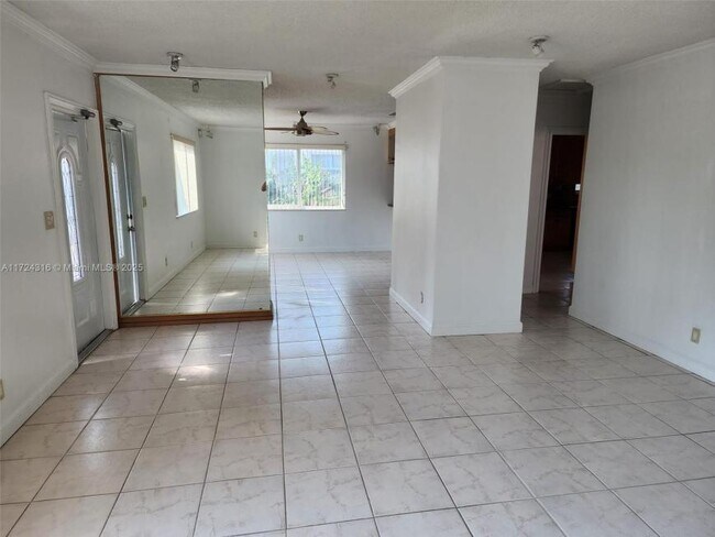 Building Photo - 3 bedroom in Hollywood FL 33020