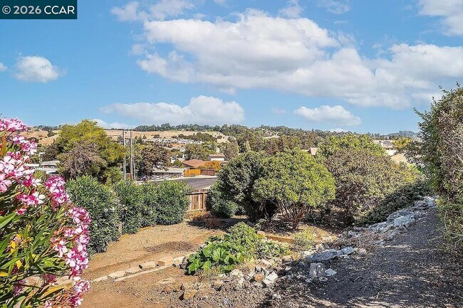 Foto del edificio - 3592 Hillcrest Rd