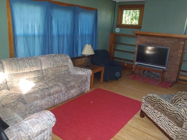 Foto del edificio - 1424 E 4th St