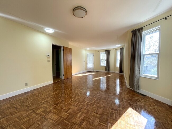 Foto del edificio - 10 Packard Ave