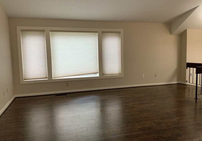 Building Photo - 3 Esquire Cir