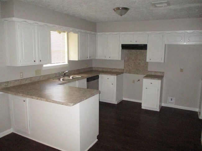 Foto del edificio - 22815 Canyon Lake Dr