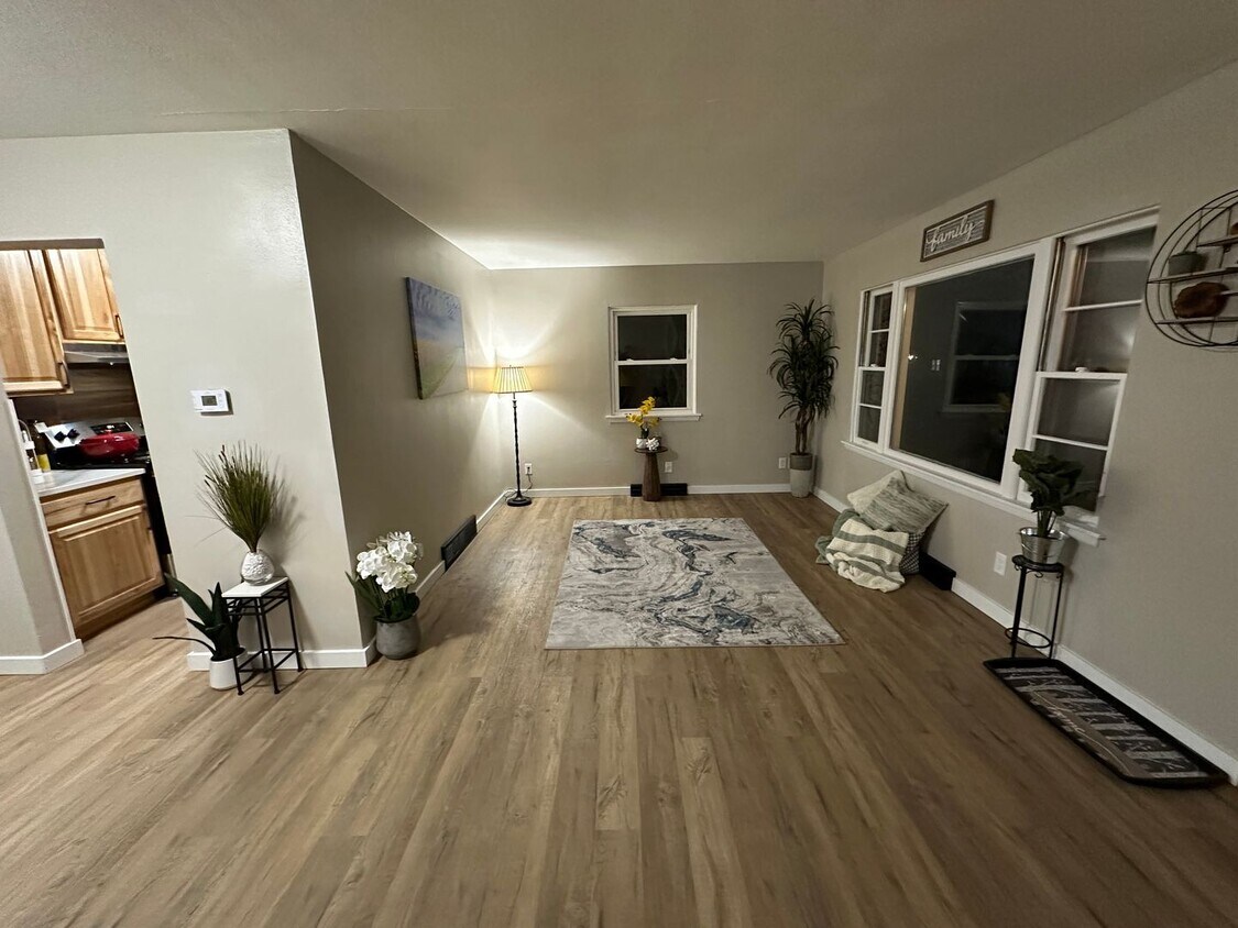 Foto principal - 1126-1128-1128 Byron Ave