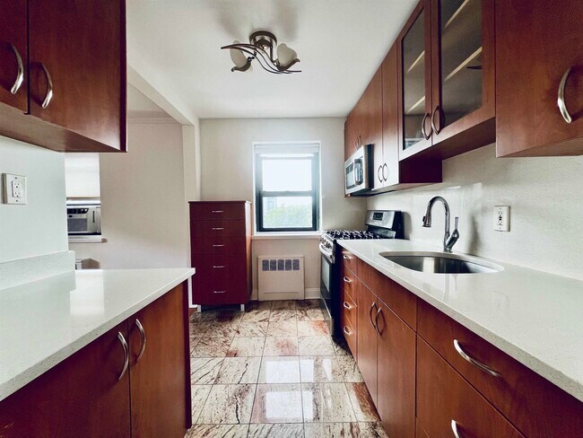 Foto del edificio - 2333 Hudson Terrace