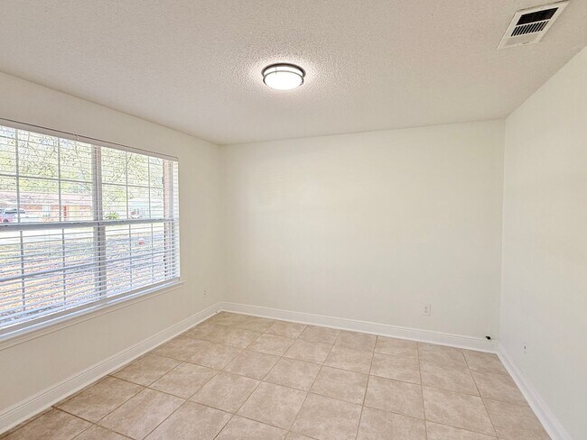 Foto del edificio - 3-Bedroom Home - Crosswinds Subdivision