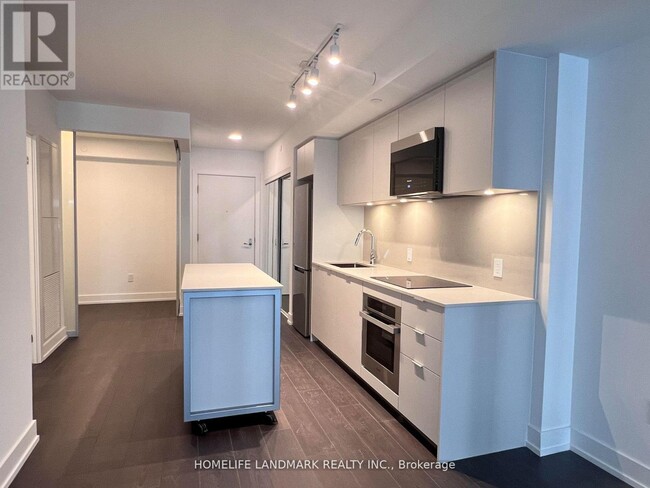 Photo du bâtiment - 8 Cedarland Dr