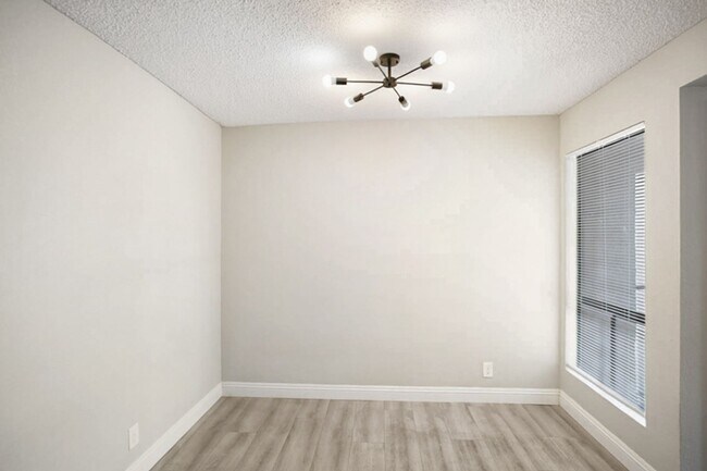 Foto del edificio - 3 Bedroom Remodeled Desert Shore Condo In Gated Community