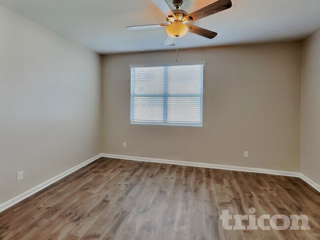 Foto del edificio - 4050 Beach Wy