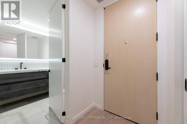 Photo du bâtiment - 778-778 Queen St E