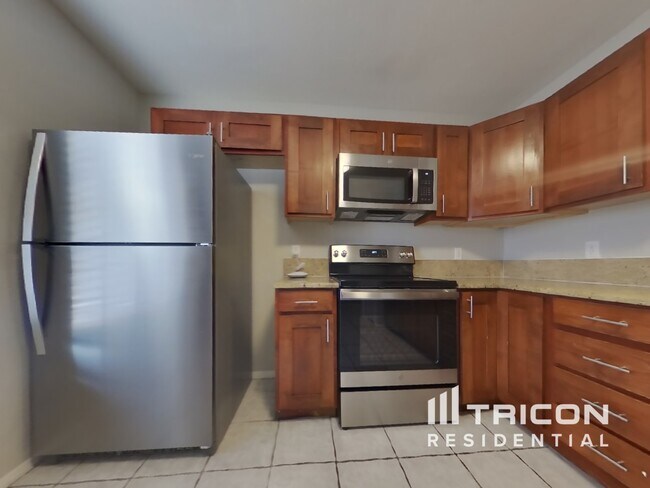 Building Photo - 6842 N 78th Ave