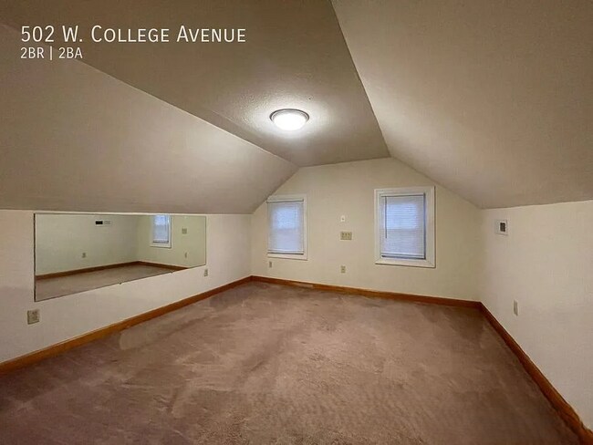 Foto del edificio - 502 W College Ave
