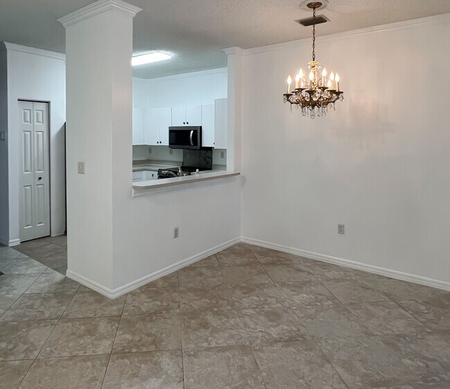 Building Photo - 2904 Crestwood Ter
