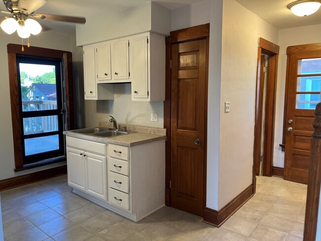 Kitchen - 608 E Cady St