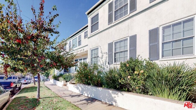 Foto del edificio - 1303 Devon Ave