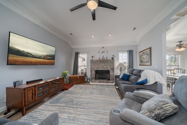 Foto del edificio - Spacious Madison Home with Pool, Game Room, Bonus Room & Prime Location