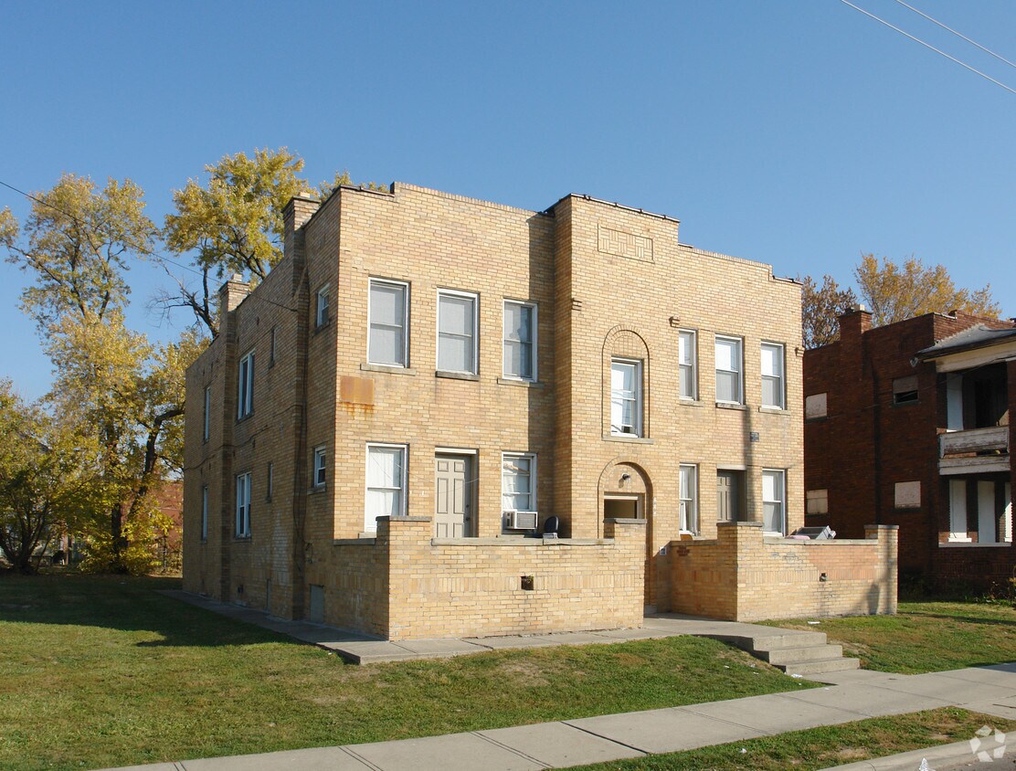 Primary Photo - 884 E Mound St