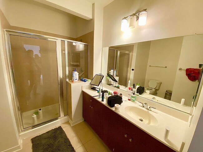Building Photo - Charming 2 Bed/2 Bath Condo in Heart of Charles Village, Baltimore, MD!
