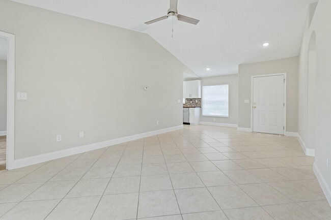 Foto del edificio - 34 Reybury Ln