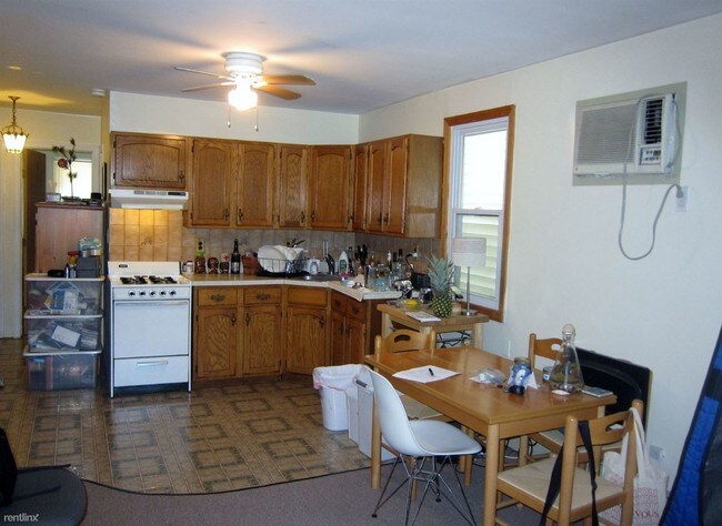 Building Photo - 1 br, 1 bath  - 115 E 4th St
