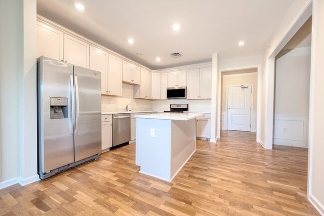 Building Photo - Troville