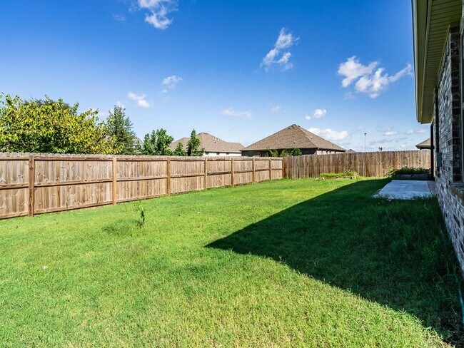 Building Photo - 571 Magnolia Ln