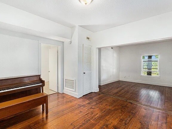 Foto del edificio - 703 E Dowland St