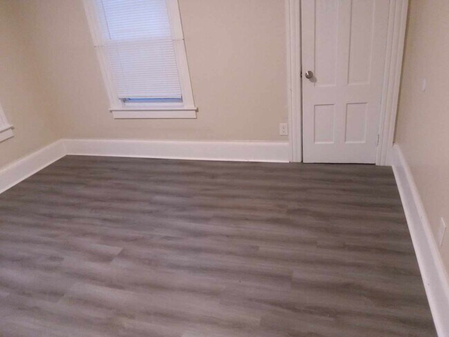 Building Photo - 95-2 Maple St