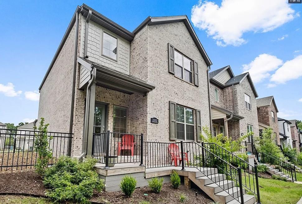 Foto principal - 2357 E Amherst Aly