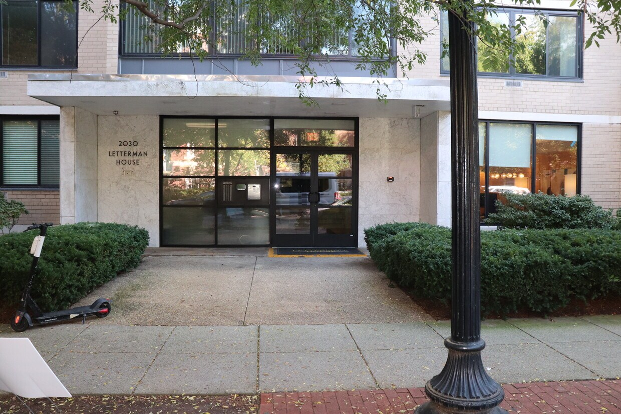 Foto principal - 2030 F St NW