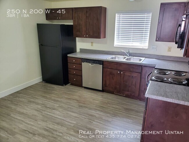 Building Photo - 250 N 200 W
