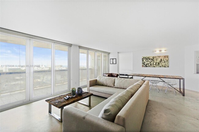 Foto del edificio - 1900 Sunset Harbour Dr