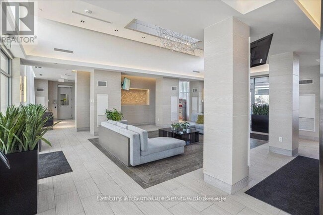 Building Photo - 4633 Glen Erin Dr