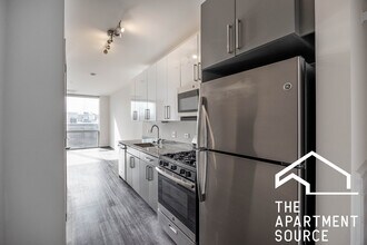 Building Photo - 2340 N California Ave