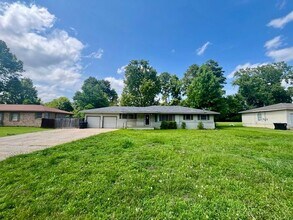 Building Photo - 117 E Hoyt Dr