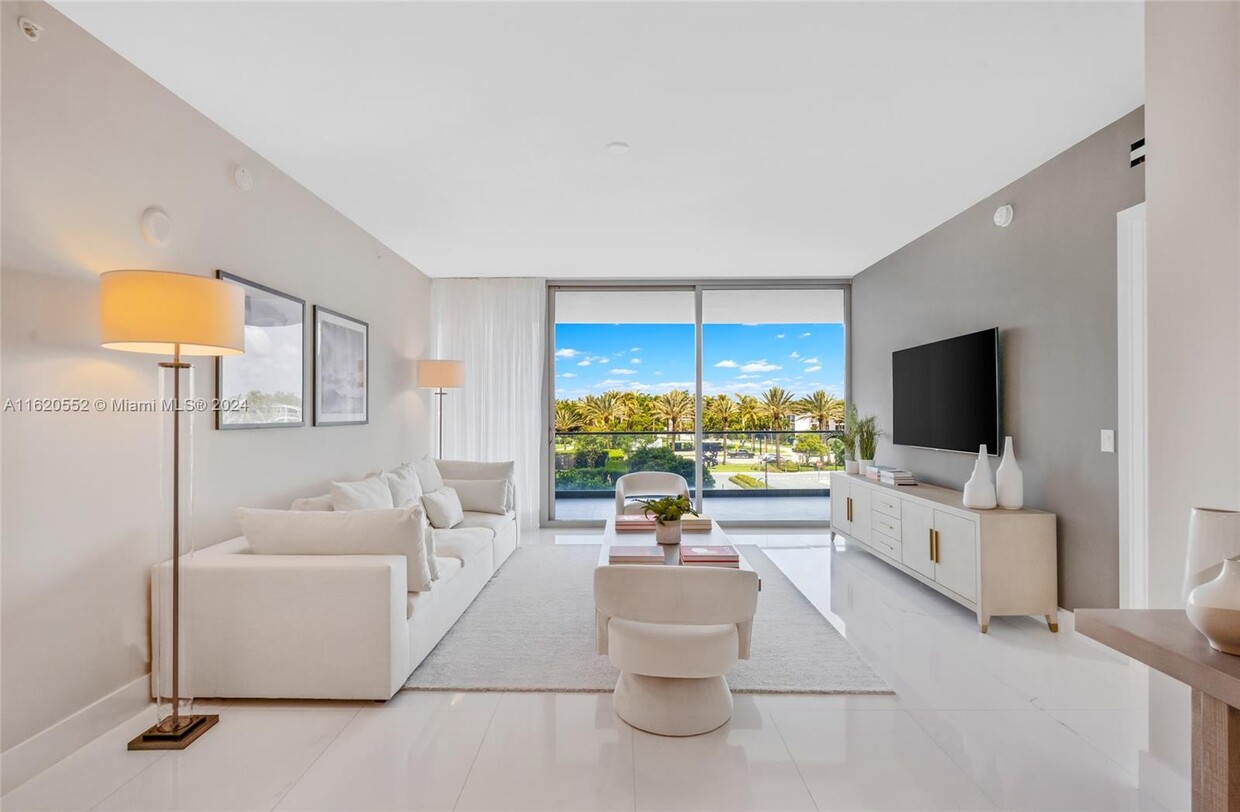 Foto principal - 10201 Collins Ave