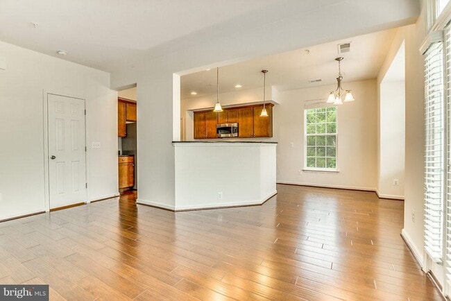 Building Photo - 45770 Winding Branch Terrace