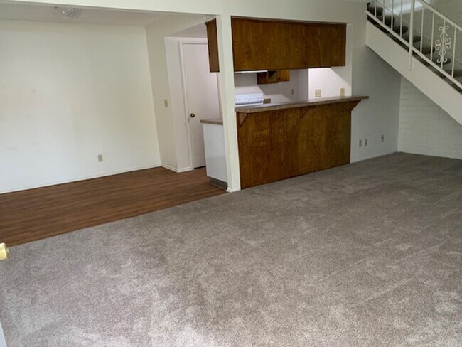 Foto del edificio - Charming 2-Story 2-Bedroom, 1-Bath Unit in...