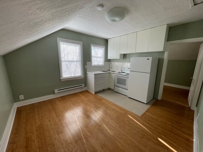 Building Photo - 214 S 100 W St