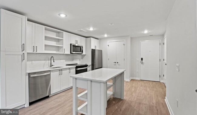 Building Photo - 3990 Upton St NW