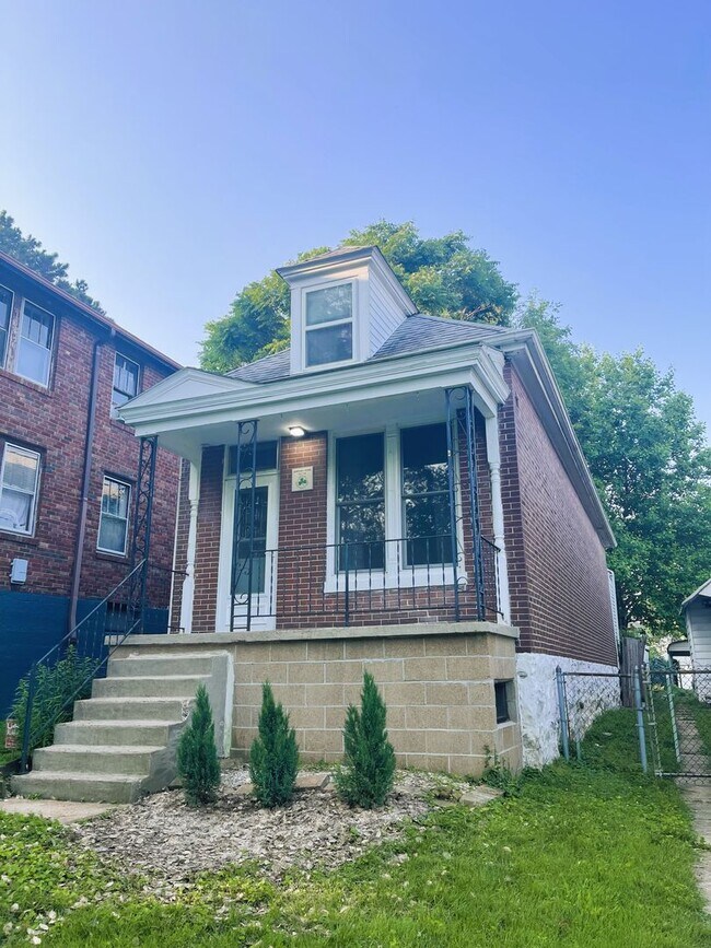 Foto del edificio - $1450 - A Must-See Century Home in Dogtown!