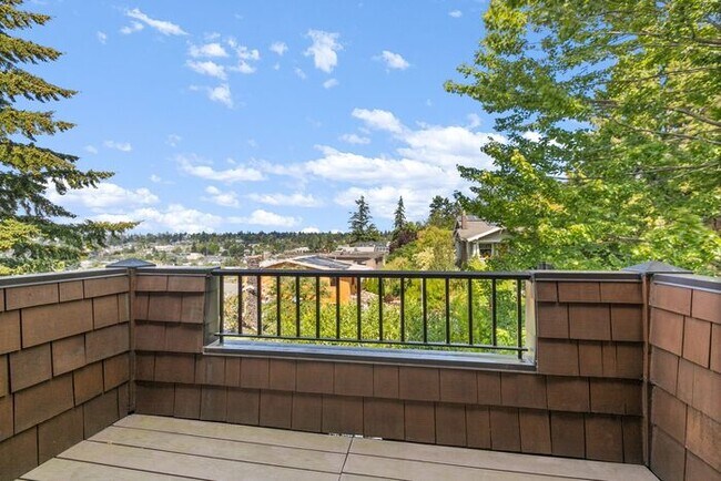Building Photo - Gorgeous Phinney Ridge Craftsman w/ Air Co...
