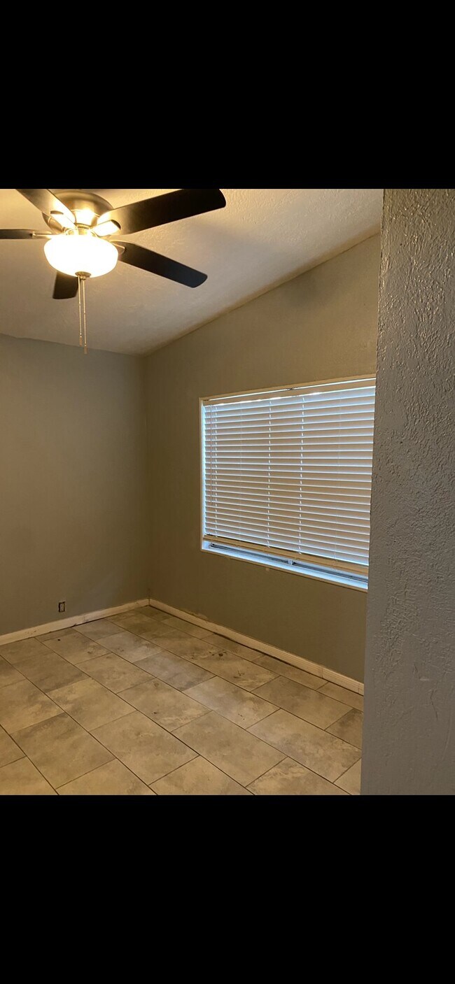 Foto del edificio - 418 E 1st St