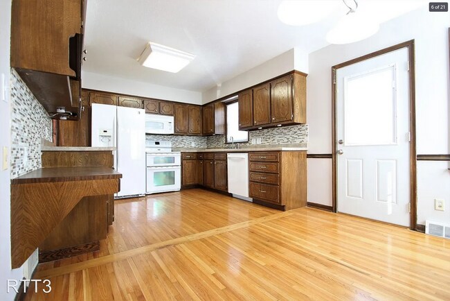 Foto del edificio - 4 Bedroom / 3 Bath Home off of 72nd and Gr...