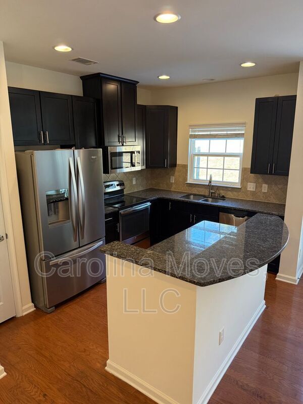 Building Photo - 405 Christiane Way